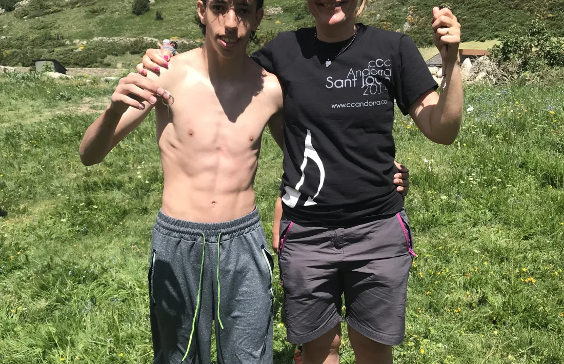 Èric Almeyda i Rosa Maria Sabaté, amb el clau de plata i l’argolla, ahir a Incles.