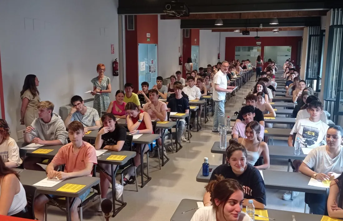 Una de les aules on es realitzen les proves, al centre cultural Les Monges. 