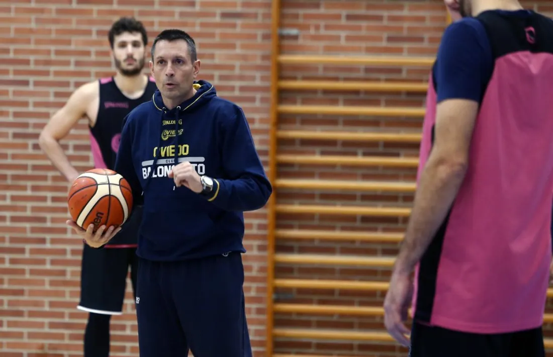 Natxo Lezkano canvia el Luis Riera Posada de Pumarín pel Poliesportiu d’Andorra.