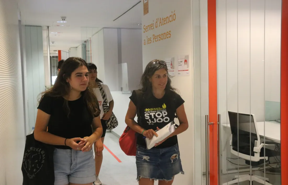 Integrants de la plataforma, a les instal·lacions del Síndic de Greuges. 