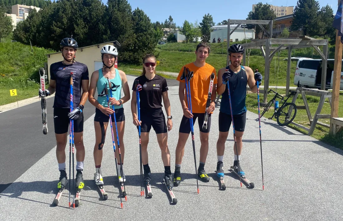 L’equip d’esquí de fons de la FAE d’estada a Font Romeu per fer esquí sobre rodes.