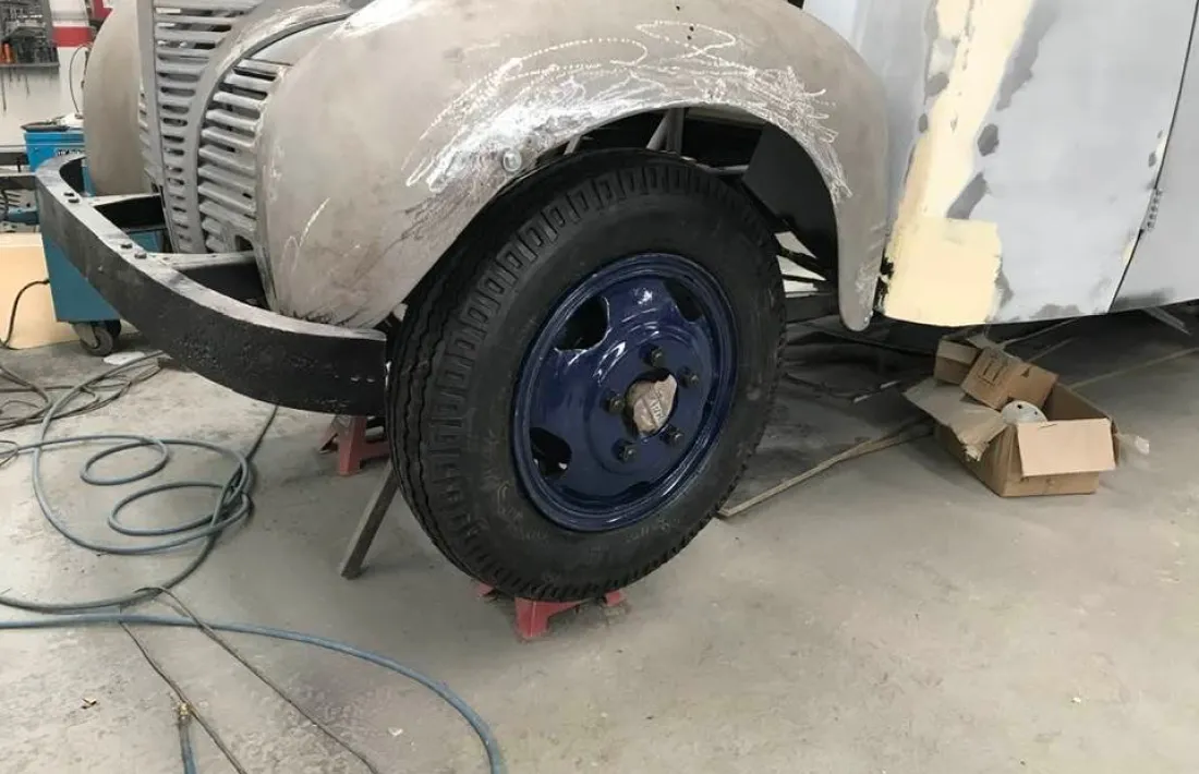  De les finestres cap avall es pintarà amb aquest mateix blau; cap amunt, d’un to encara més fosc.