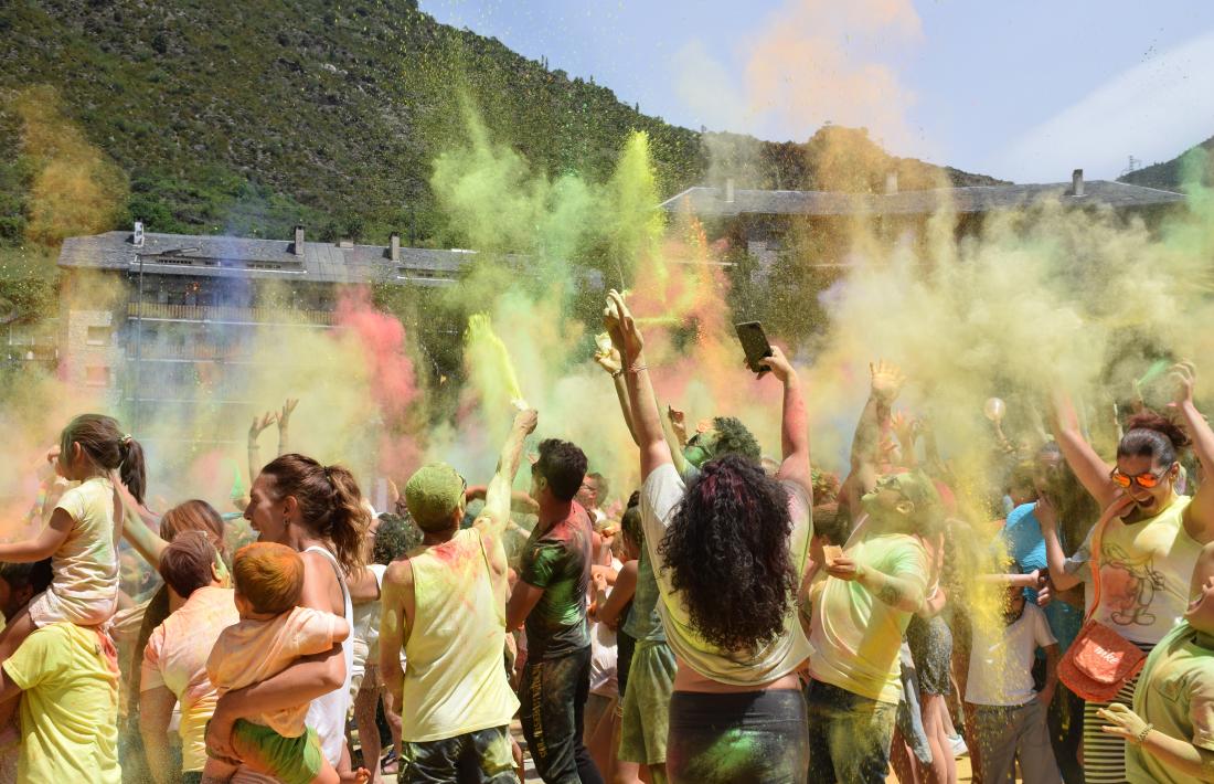 La festa Holi que s'ha celebrat aquest diumenge a Encamp.