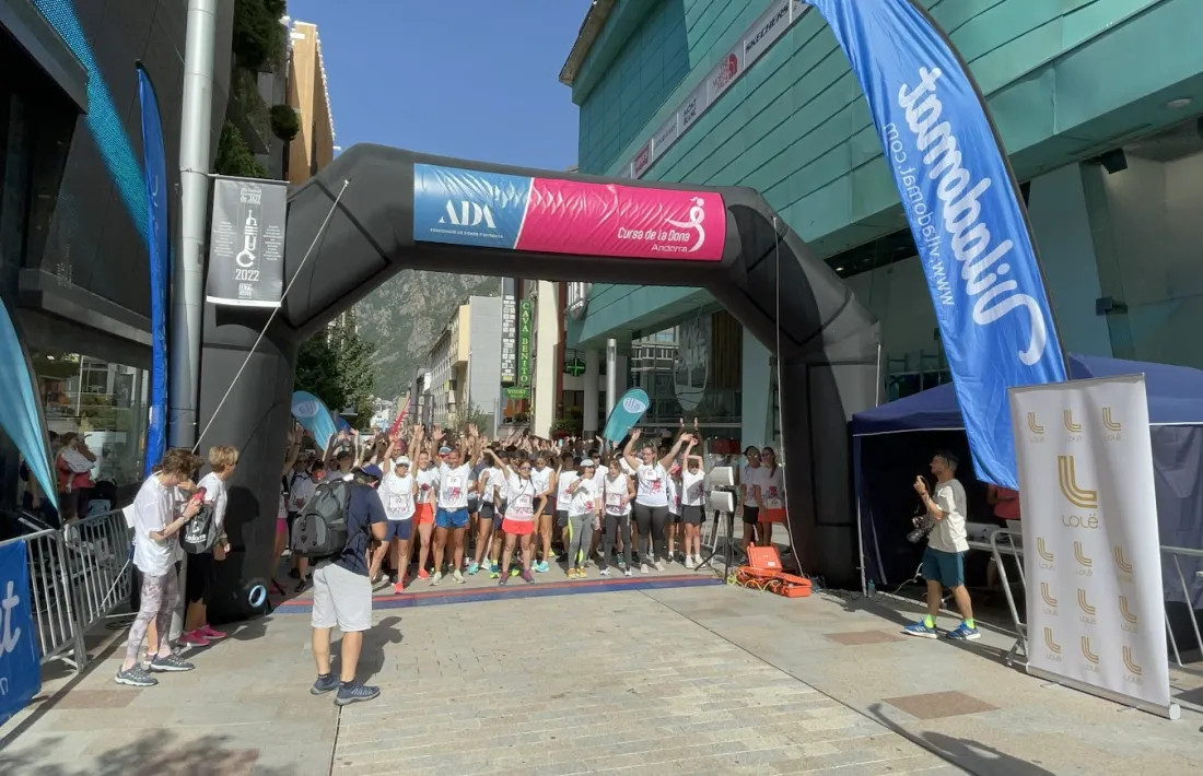 La sortida de la desena edició de la Cursa de la dona.