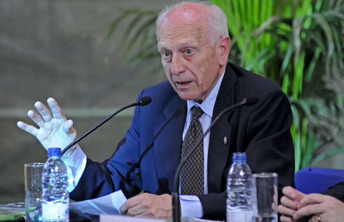 A més d'acabar la parroquial de Sant Pere màrtir, l'arquitecte català va projectar l'oficina de Crèdit Andorrà a Sant Julià.