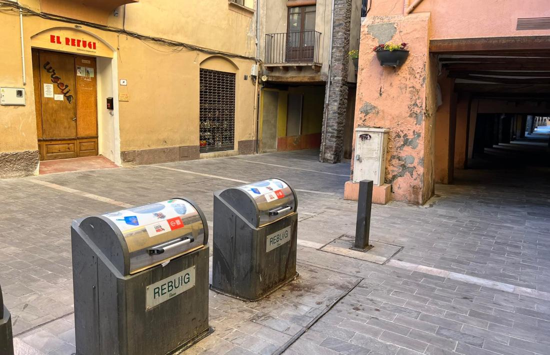 Malgrat l'estat pèsim, hi ha petits negocis que s’esforcen per establir-s’hi i impulsar el que podria ser un centre neuràlgic de l’activitat cultural i la vida social de la ciutat