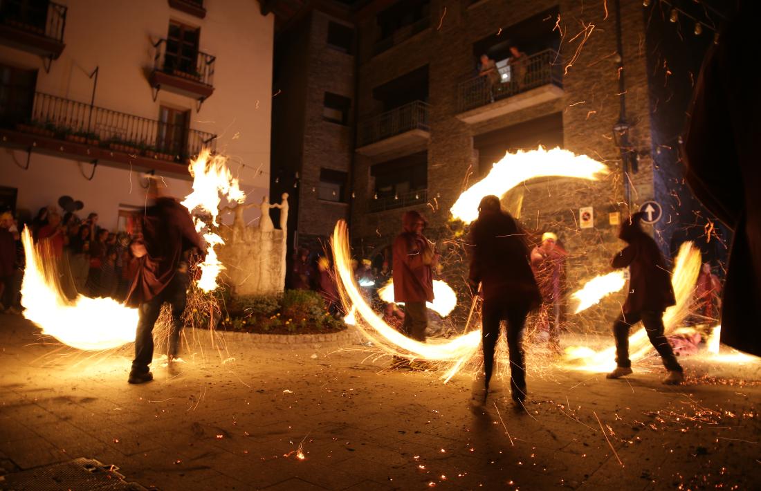 A la plaça de Sant Esteve.