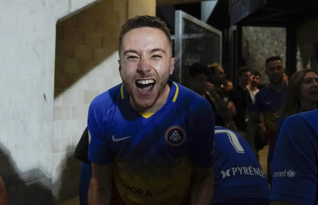 Marc Aguado celebrant l’ascens a la Lliga SmartBank amb l’FC Andorra.