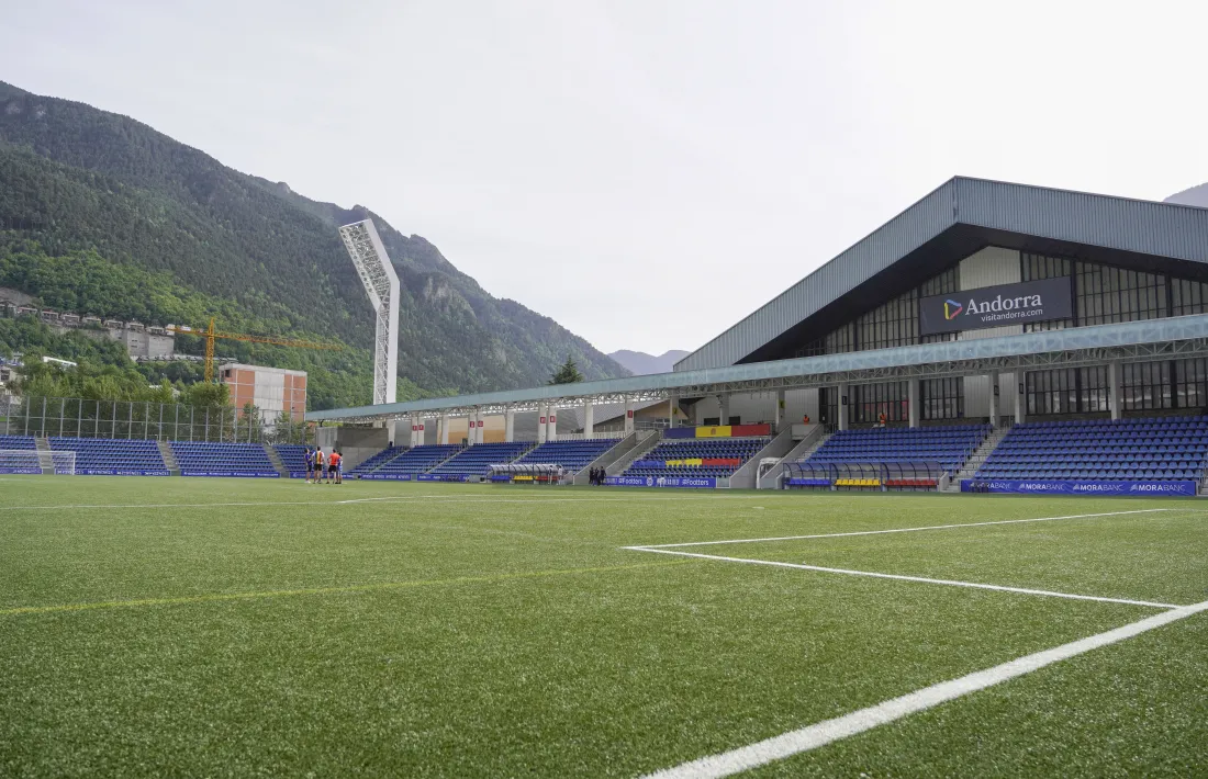 L’Estadi Nacional, la nova ‘casa’ de l’FC Andorra, continua en el mateix estat que fa un mes i les obres encara no tenen data d’inici.
