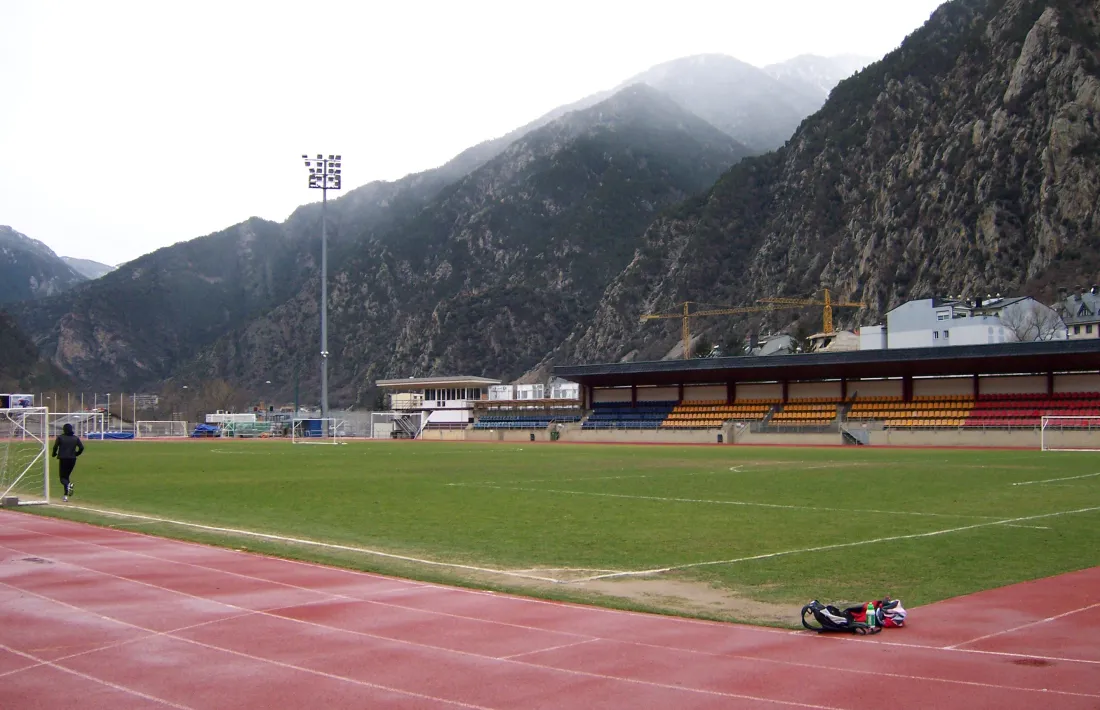 L’Estadi Comunal Joan Samarra es veu a l’FC Andorra com una opció per ‘enviar-hi’ els tres equips andorrans, però si es produeixen les millores.