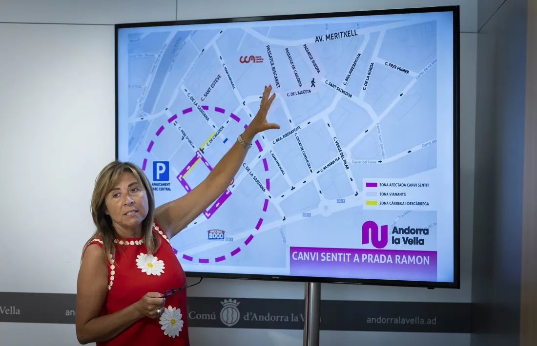 La cònsol major, Conxita Marsol, durant la presentació dels canvis de circulació a la zona de Prada Ramon.