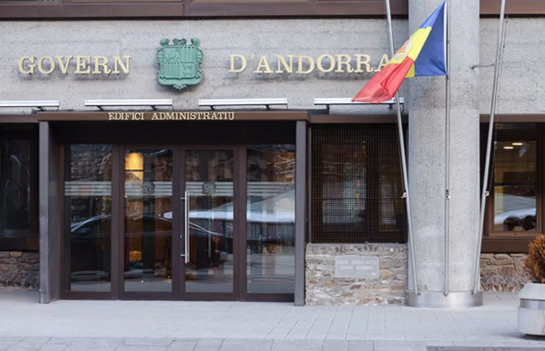 La façana de l'edifici administratiu del Govern.