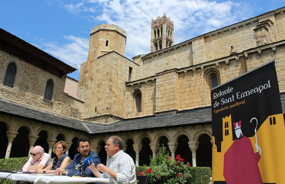 El director artístic de l’espectacle, Xavier Piguillem, intervé a la presentació, amb Viaplana, Balletbò i Galindo.