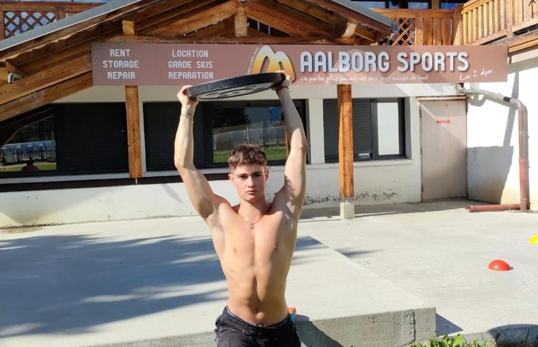 Mario Da Cruz, el surfista de neu de la FAE.