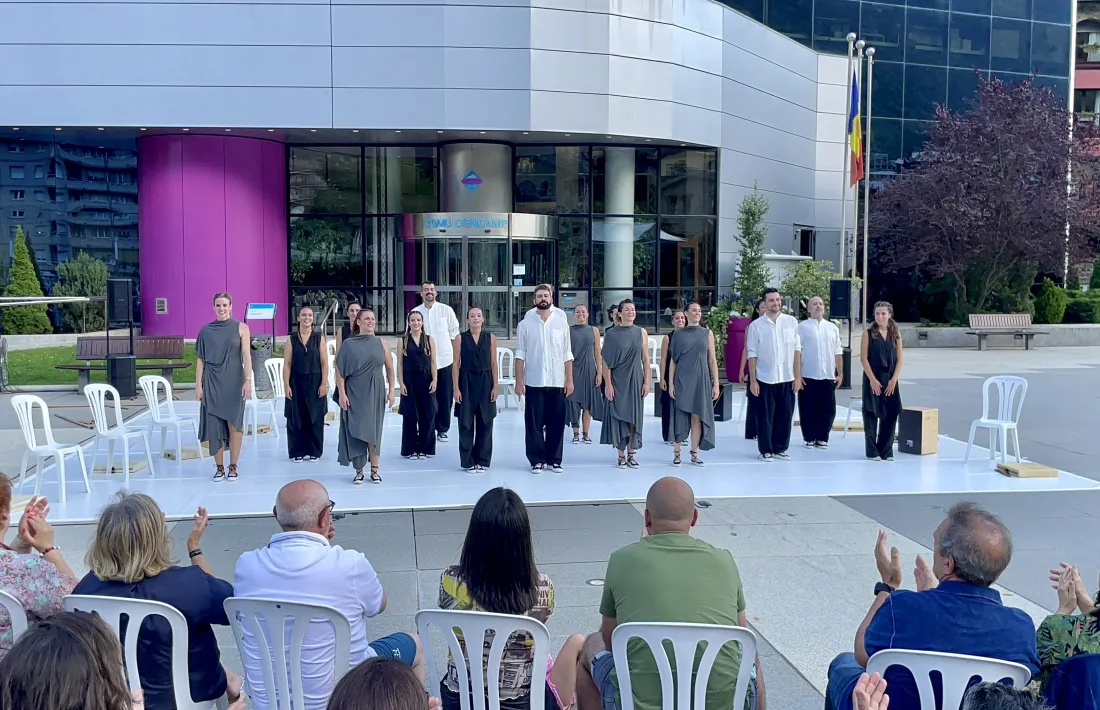 Un moment de la inauguració de la rehabilitació de la borda de Ràmio.