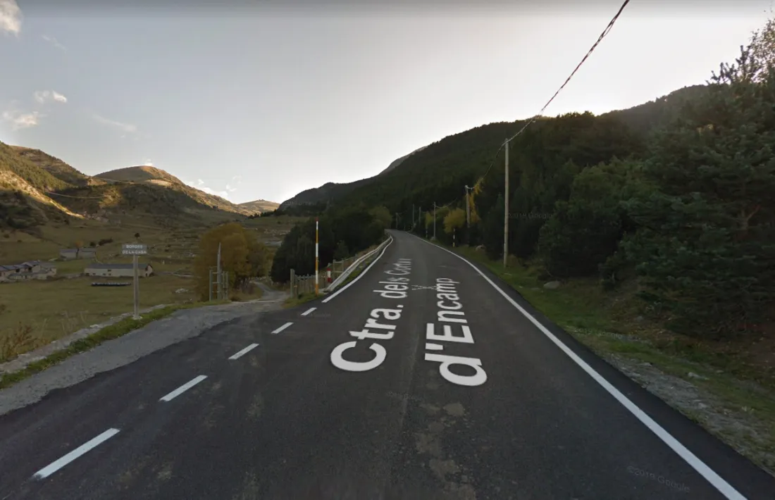 Els treballs adjudicats comprenen bàsicament el drenatge transversal i la reposició de la barrera de seguretat en un tram d’una llargada aproximada de 230 metres. 