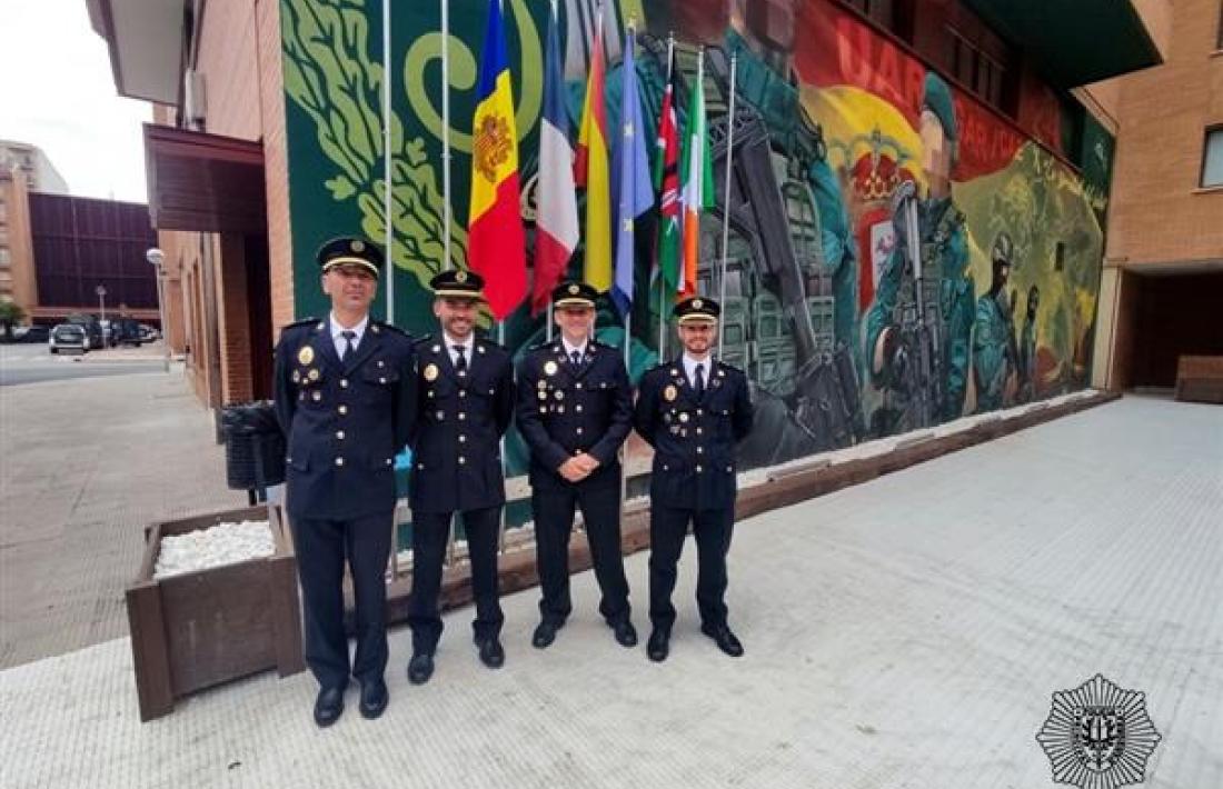 Els quatre agents de policia que han superat el curs impartit per la guàrdia civil.