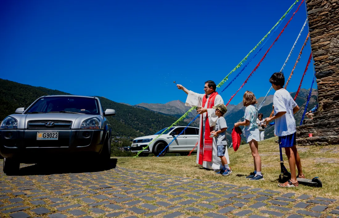 La benedicció d'automòbils a Anyós.