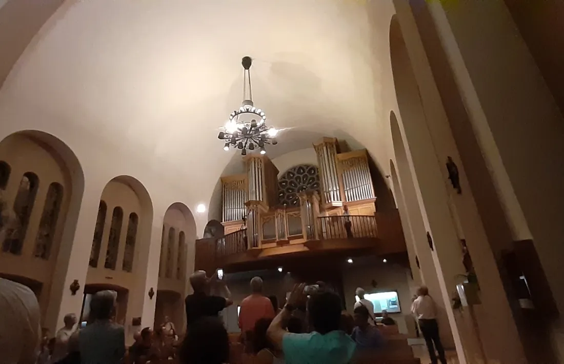 El públic, acomiadant amb una sonora ovació la coreana Ka Young Lee. 