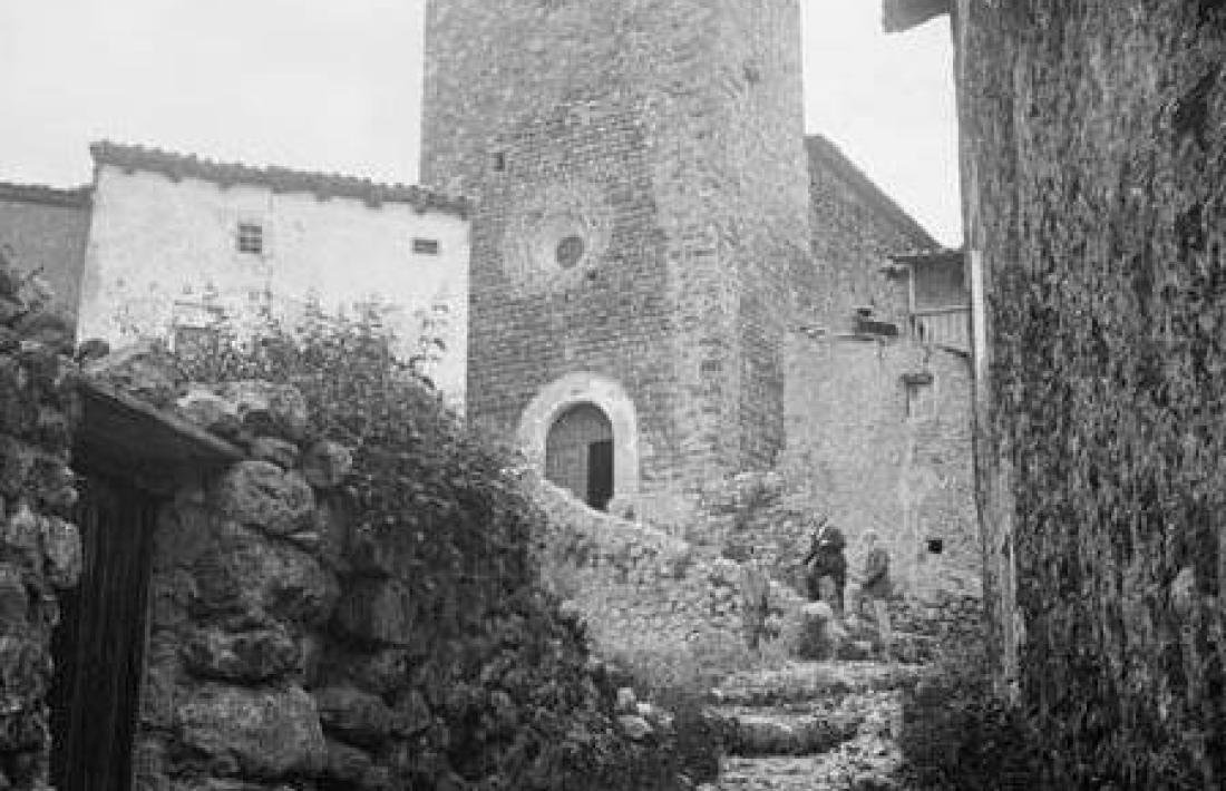 Església de Sant Esteve de Tuixent. Fotografia de Cèsar August Torras i Ferreri (1851-1923).