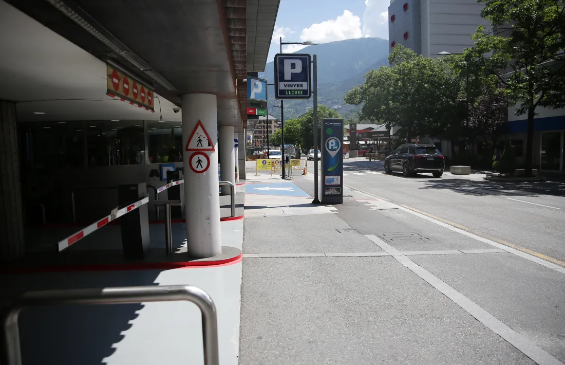 La velocitat de circulació al carrer Prat de la Creu passarà a ser de 30 quilòmetres per hora.