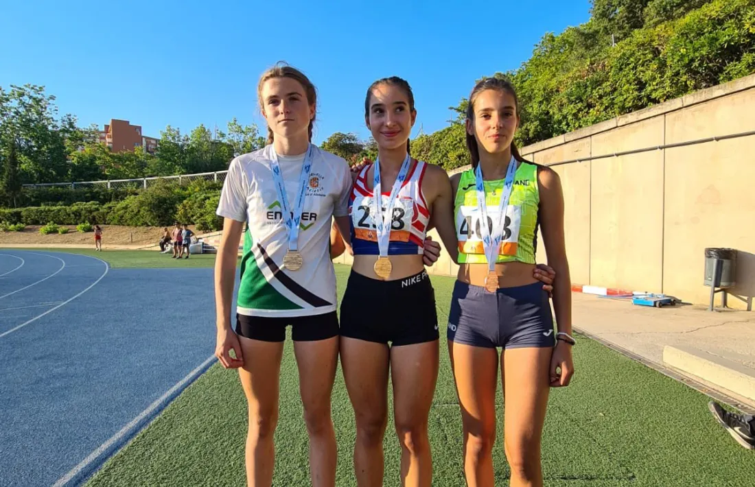 Alba Viñals, amb el seu bronze.