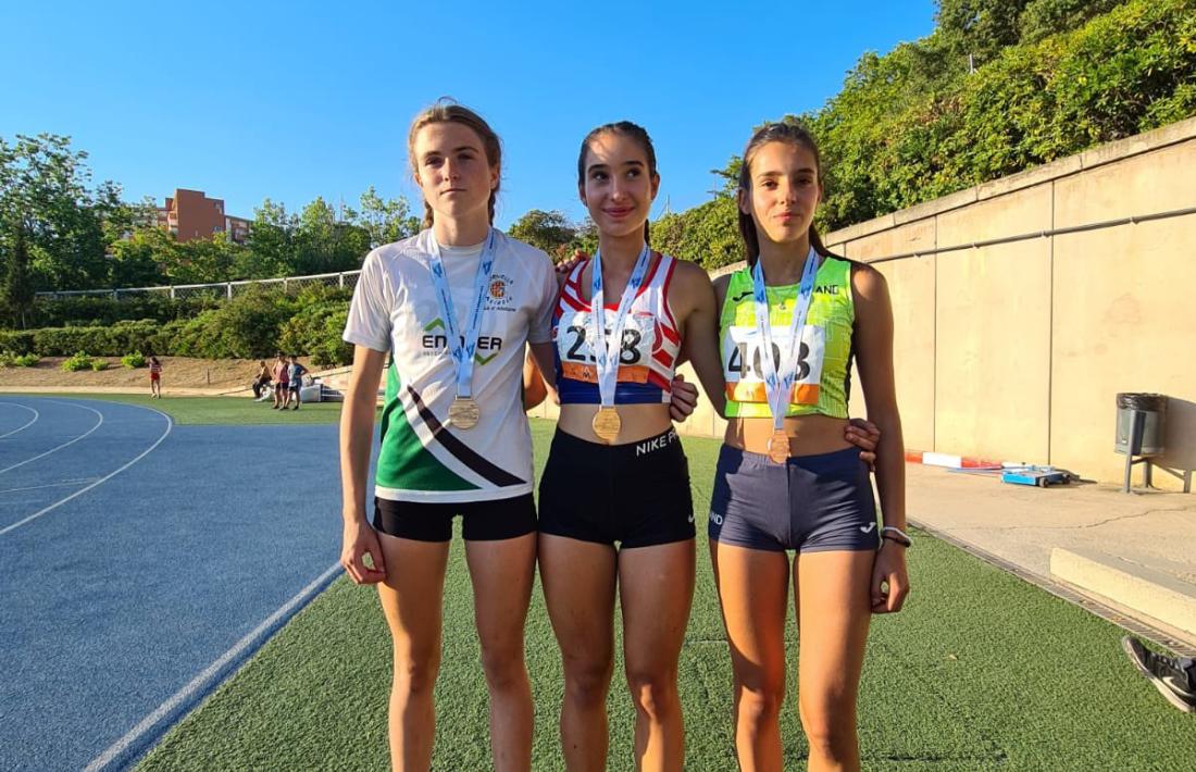 Alba Viñals, amb el seu bronze.