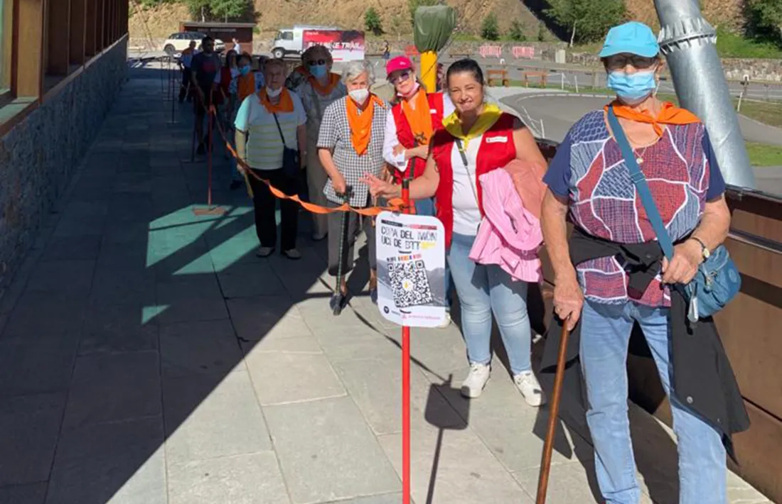 Els usuaris del TAD durant la sortida organitzada aquest dissabte per la Creu Roja Andorrana.