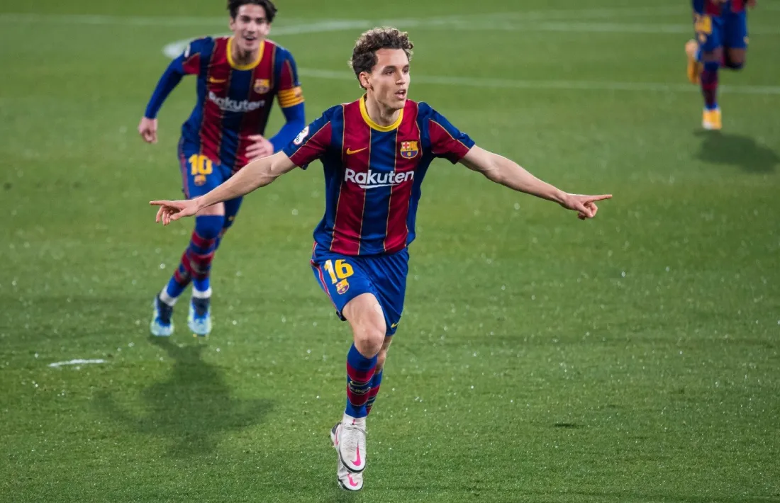 Jandro Orellana, amb el Barça B a Primera RFEF.