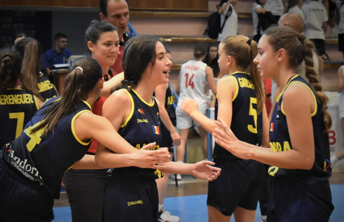 La selecció femenina U16, a Albània.