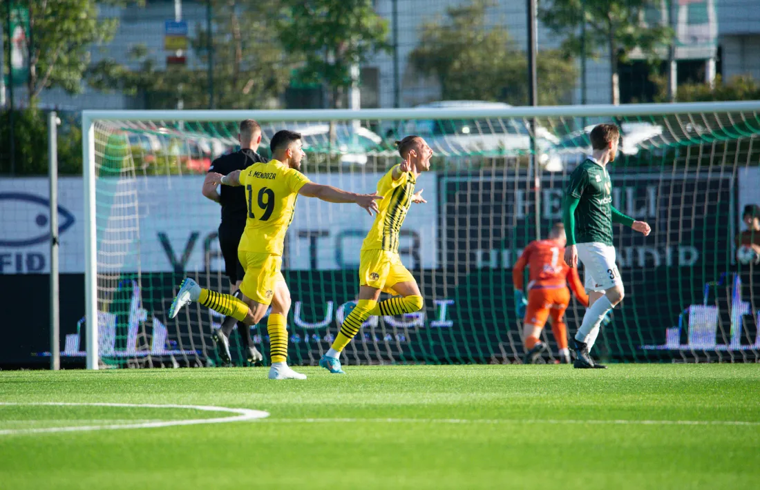 Joel Paredes va marcar el 0 a 1 de la UE Santa Coloma contra el Breidablik.