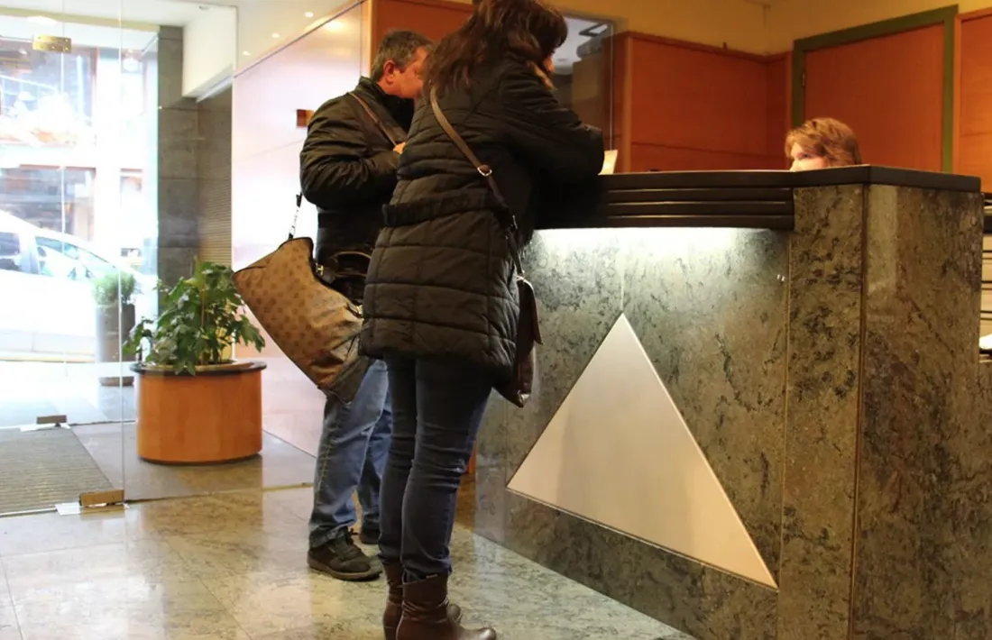 La recepció d'un hotel.