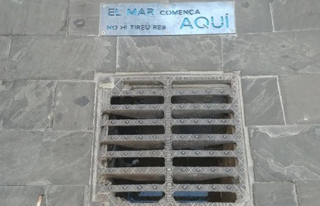 Les plaques s’han instal·lat al costat d’una trentena d’embornals de la ciutat.