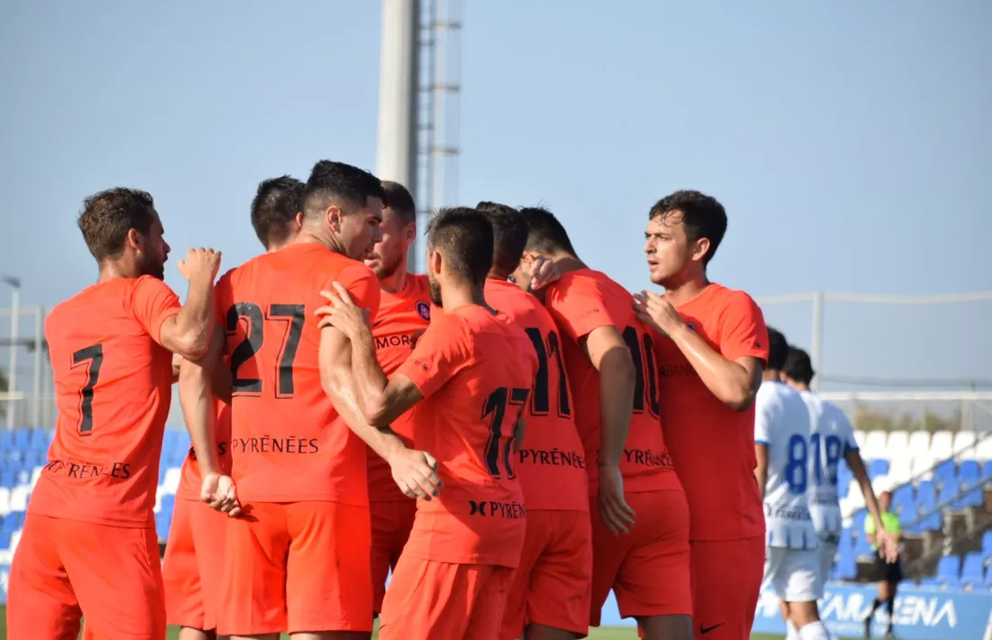 Els jugadors de l'FC Andorra celebren el 0 a 1 de Carlos Martínez.