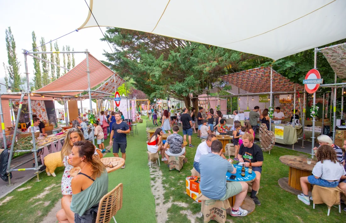 La corporació ha acollit una cinquantena de paradistes en la quarta edició de La Serenalla Market.