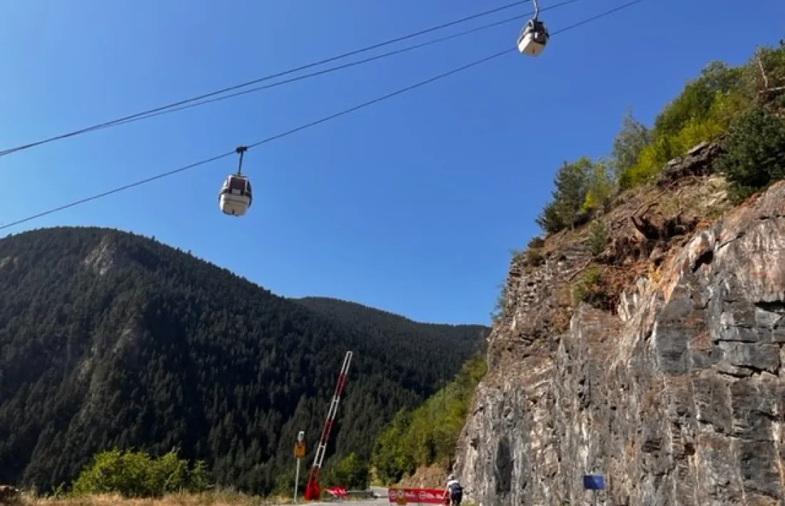 Més d'una quarantena de ciclistes van participar dissabte en la sortida inaugural del tram.