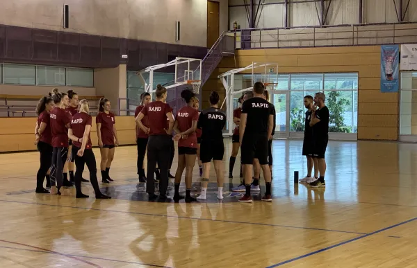 p._30_1_handbol_rapid_bucarest_al_pas_de_la_casa_fah