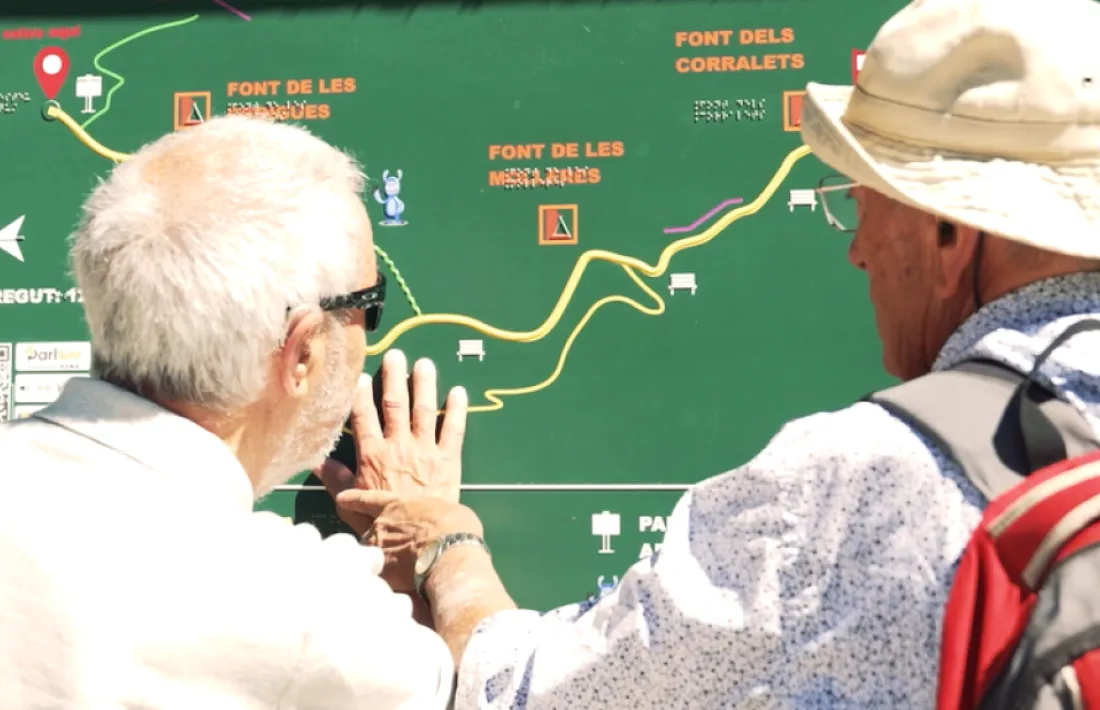 Les plaques que contenen els codis QR també ofereixen informació en Braille.