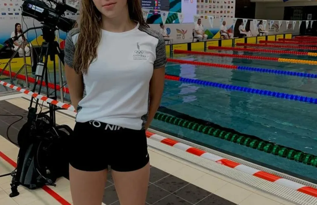 La nedadora Teresa Vergés va batre ahir el rècord d'Andorra de 15 anys dels 400 metres lliures. de 400 metres 