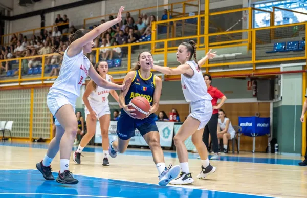 p._30_2_andrea_cobo_and-albania_fiba