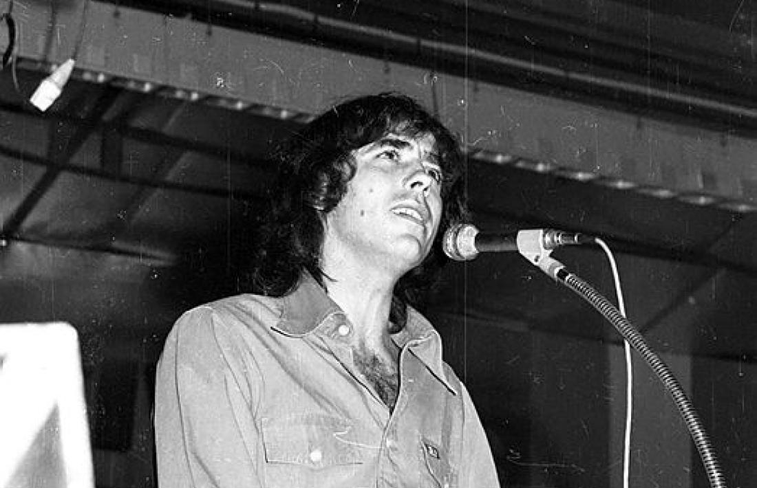 Serrat va actuar el 1977 a la plaça de toros, que exercia de multifuncional. Va ser als festivals de Meritxell.