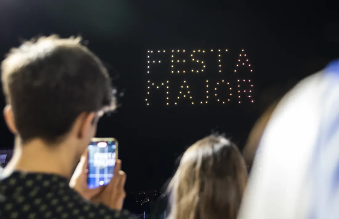 La festa major de Sant Julià va cloure els actes amb un espectacle de llum i so amb drons la nit de dimarts.