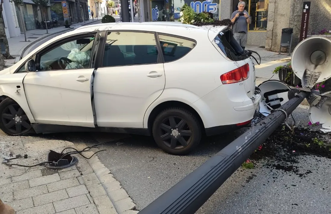 El vehicle accidentat a Sant Julià de Lòria.
