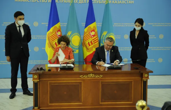 maria_ubach_i_mukhtar_tileuberdi_-_oficial_mae_kazakhstan_4