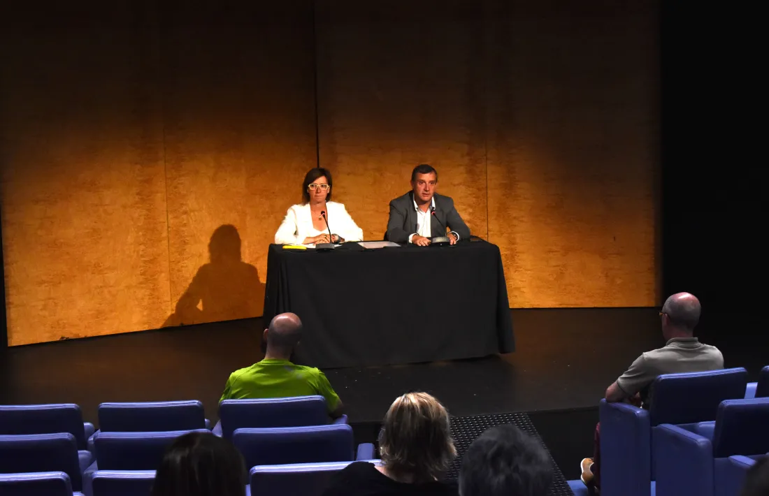 Un instant de la reunió de poble que s'ha fet aquest vespre.
