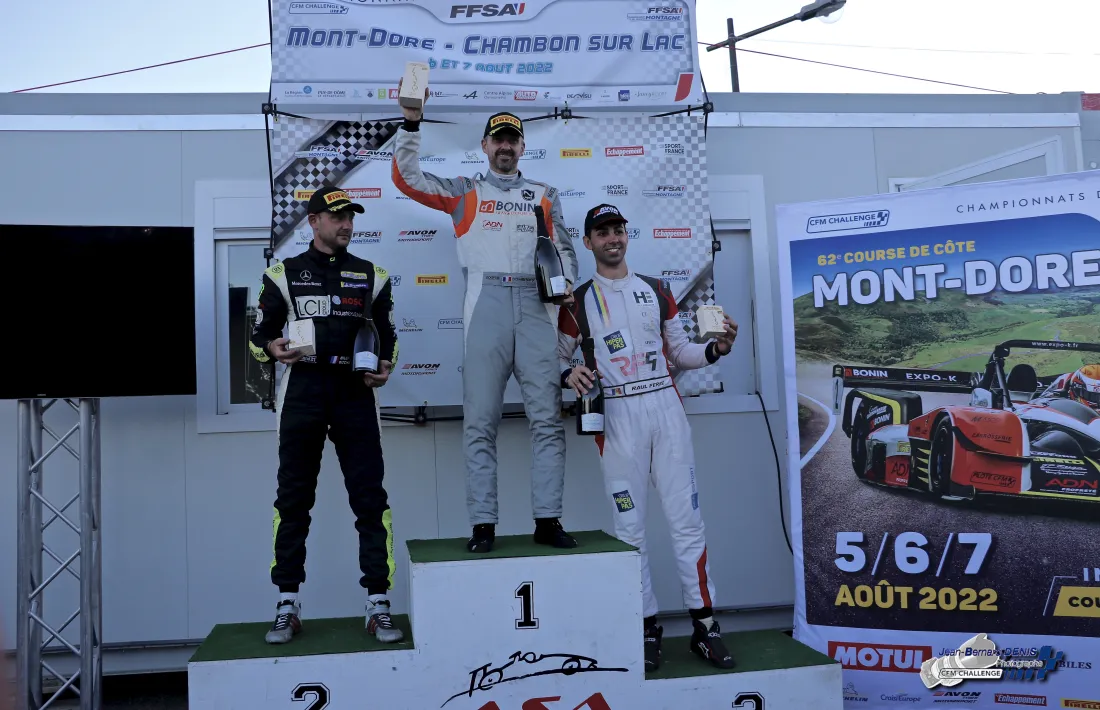 Raül Ferré al tercer calaix del podi de la llegendària carrera de Mont-Dore.