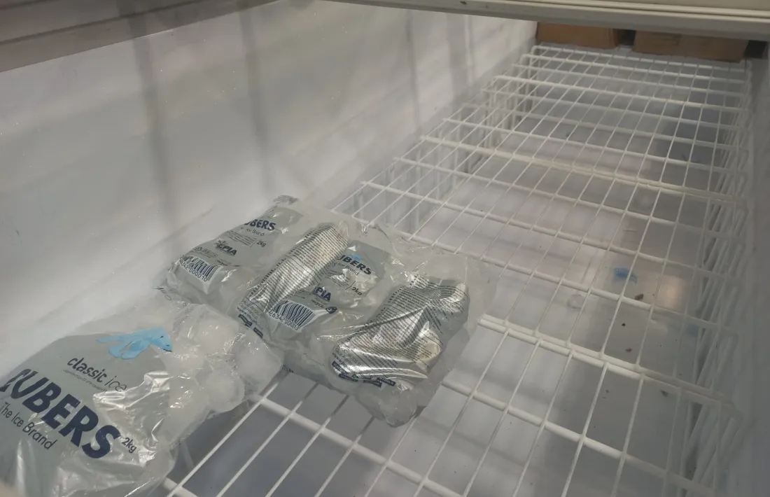 Molts dels petits comerços han tingut problemes per abastir-se de glaçons de gel aquests primers mesos d’estiu.