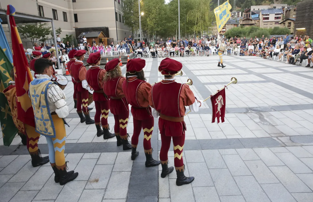 Un instant de l'espectacle dels Sbandieratori, ahir, a Canillo.