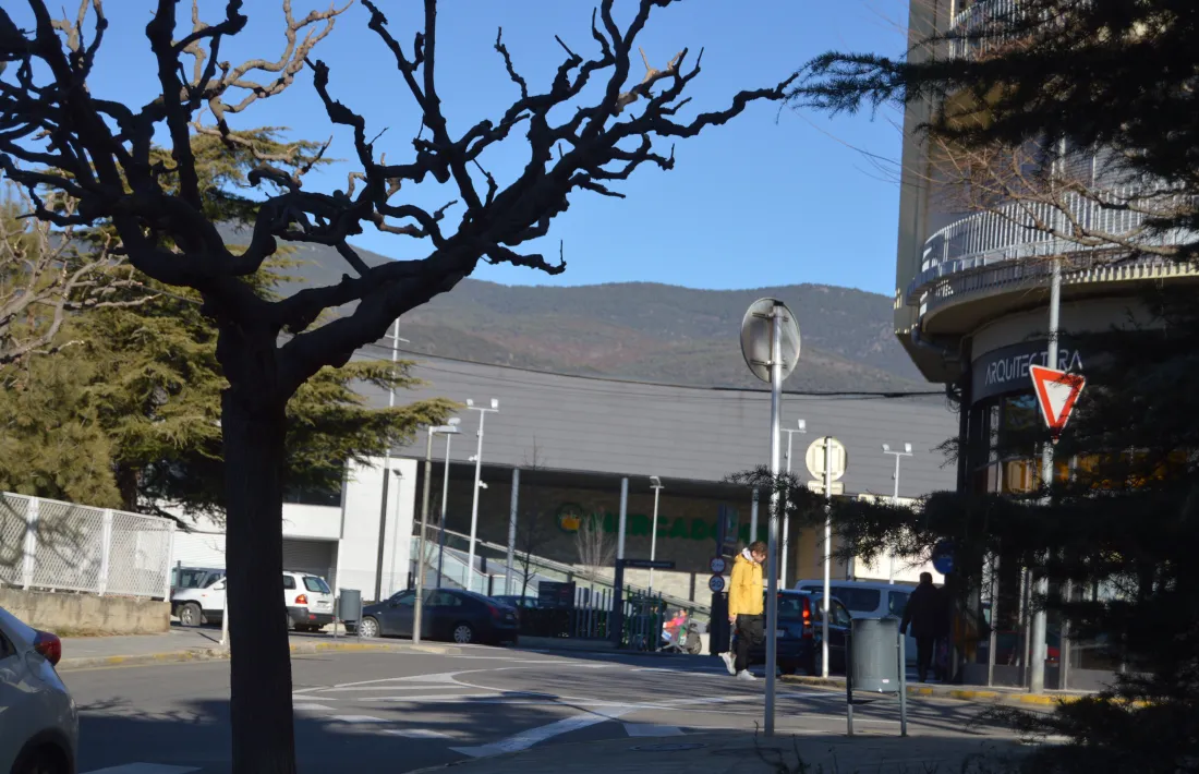 Els fets van tenir lloc a l'exterior d'un gran supermercat. 