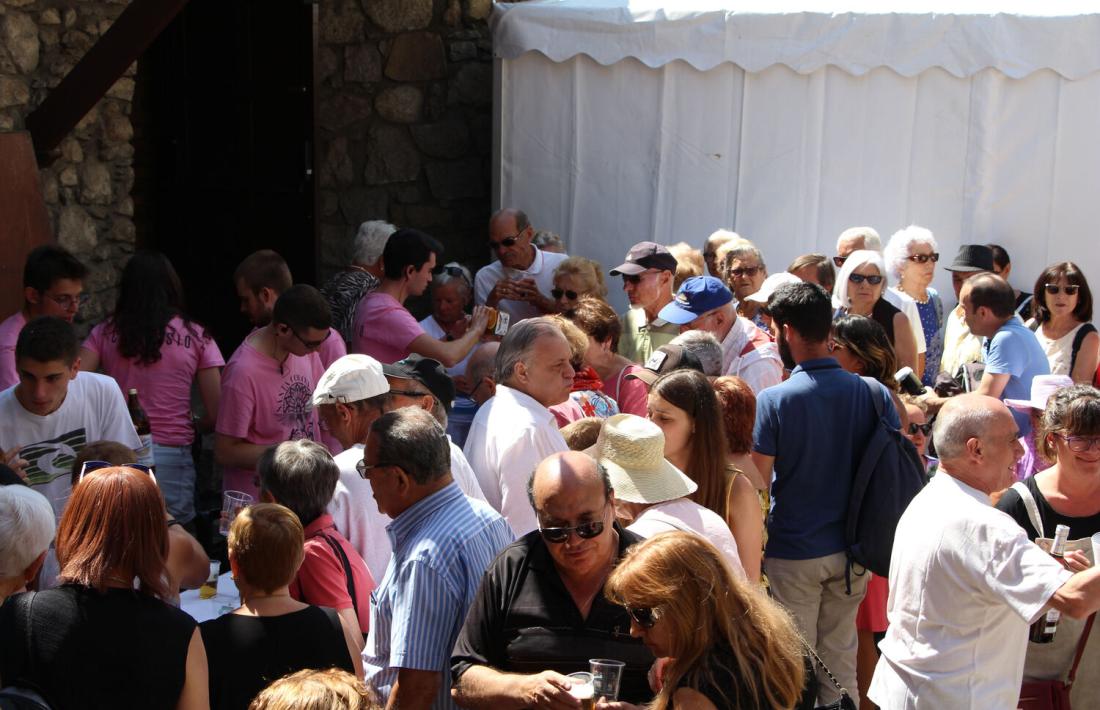 Imatge d'arxiu de participants a la festa major de Santa Coloma.